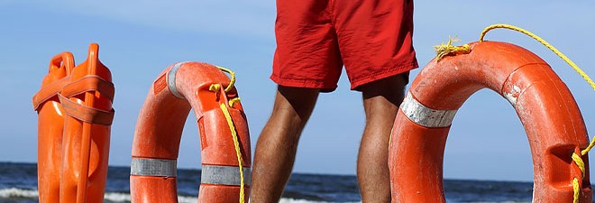 10 Tips To Stay Safe At The Beach