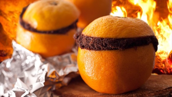 bake-a-cake-inside-an-orange-peel-for-a-tasty-campfire-treat