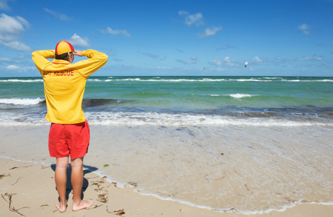 lifeguard-Surf-life-saving-SLSC-shutterstock_97617143