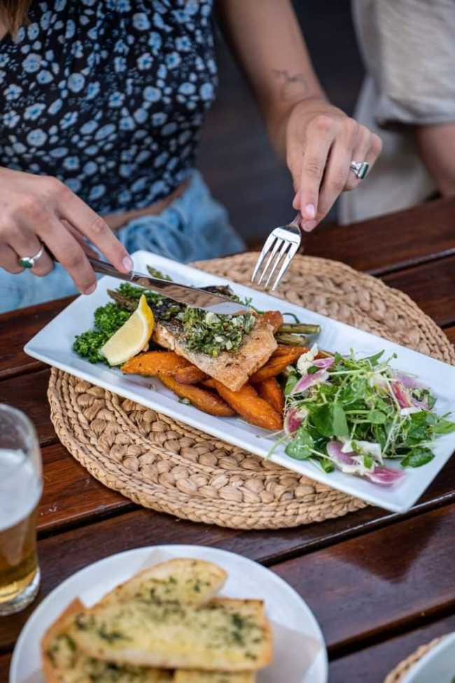 best pub food byron bay